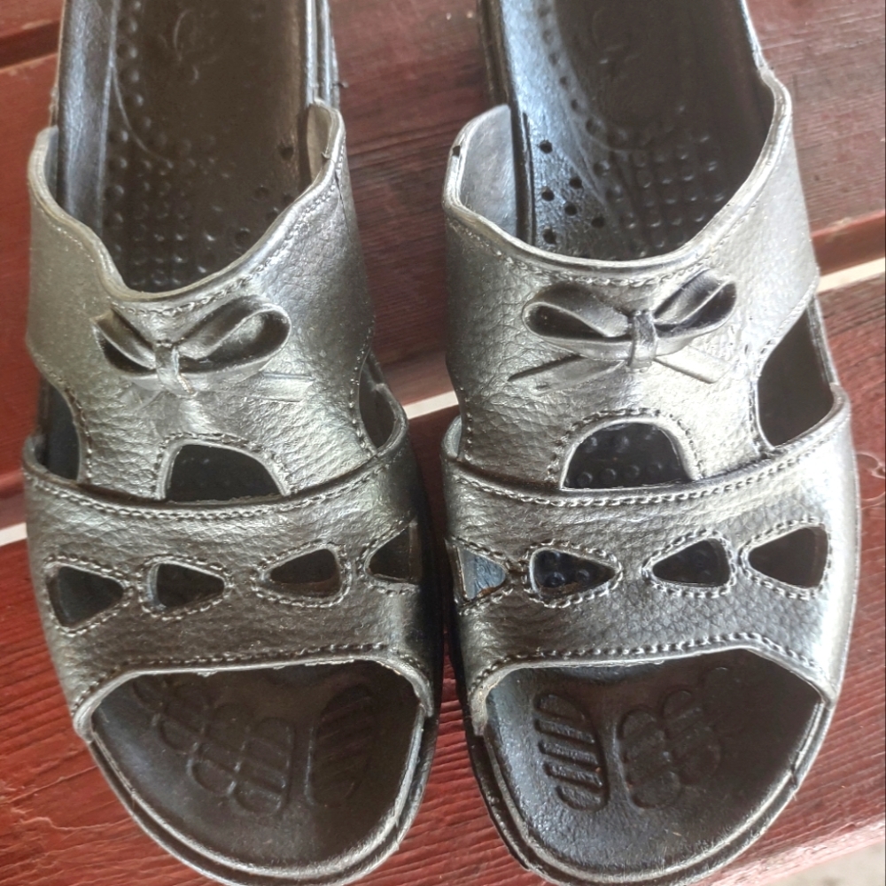 Massaging Sandals